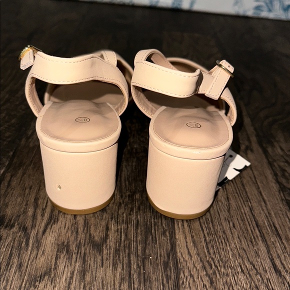 Elegant Nude Women's Heels - Picture 2 of 6